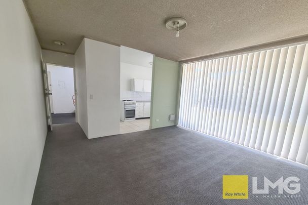 2-BEDROOM APARTMENT IN IDEAL LOCATION - Photo 1