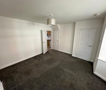 Superb 3 bedroomed terrace house to let with first floor bathroom, ... - Photo 1