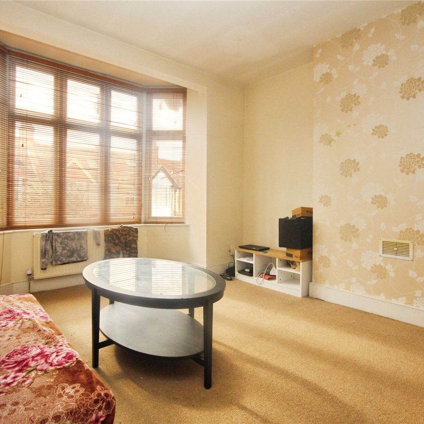 Melrose Avenue, Mitcham, Surrey, CR4 2EG - Photo 1