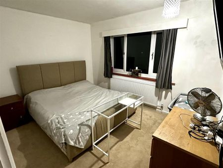 4 bedroom detached house to rent - Photo 2