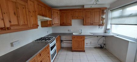 3 bedroom end of terrace house to rent - Photo 5