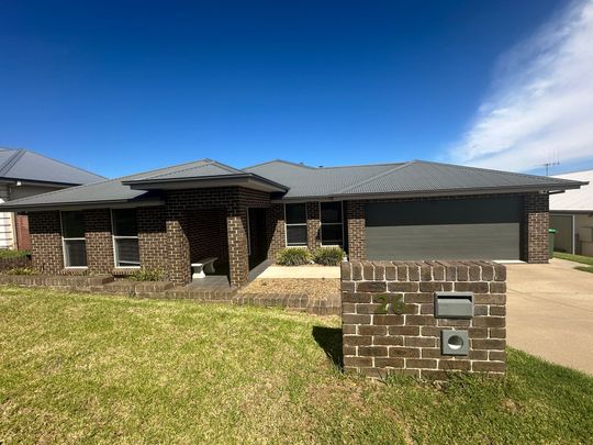 Spacious and Inviting Home! - Photo 1