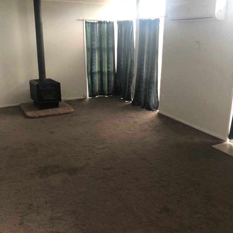 Fantastic 3-Bedroom Home in Central Papakura - Ideal for Your Extended Family! - Photo 1