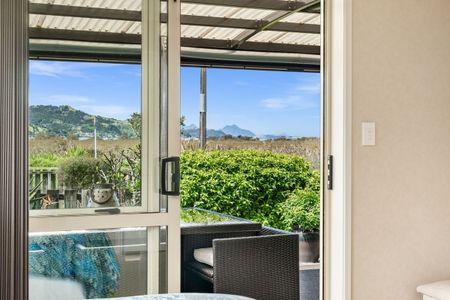 Stunning 3-Bedroom Home - Photo 5