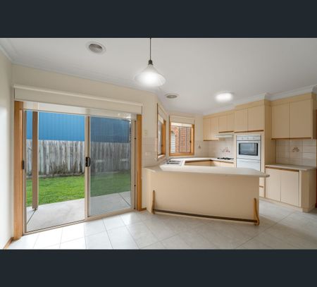 18 Heather St, Hamlyn Heights, Vic 3215 - Photo 3