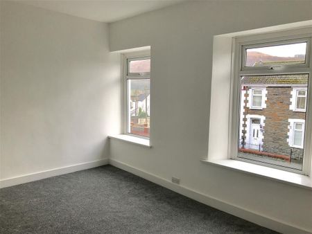 Park View, Llanbradach, CAERPHILLY - Photo 2