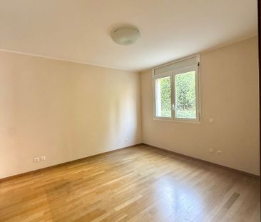 Elegant 2.5-room apartment surrounded by greenery - Foto 2