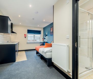 Crown House, Nuneaton, CV11 4BX - Photo 2