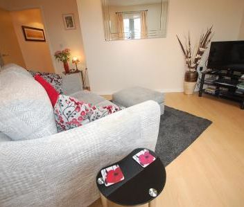 Caxton Court, Staffordshire, Burton upon Trent, DE14 - Photo 1