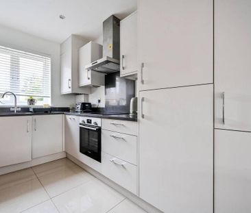 3 bedroom semi-detached house to rent - Photo 6