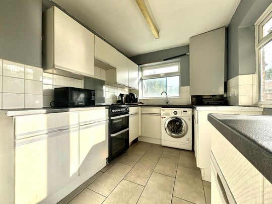 Fulham Close, Uxbridge, UB10 - Photo 1