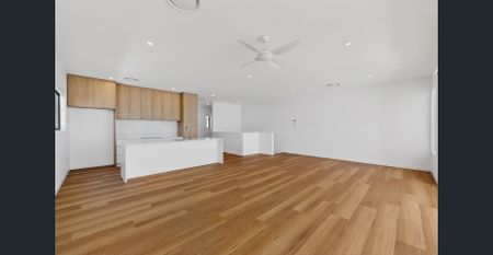 Stunning Brand New Luxury Waterfront Townhouse - Photo 2