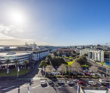 Modern One-Bedroom Apartment in Renovated City Building - Photo 6