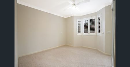 Charming 2-Bedroom Townhouse in prime location - Photo 3
