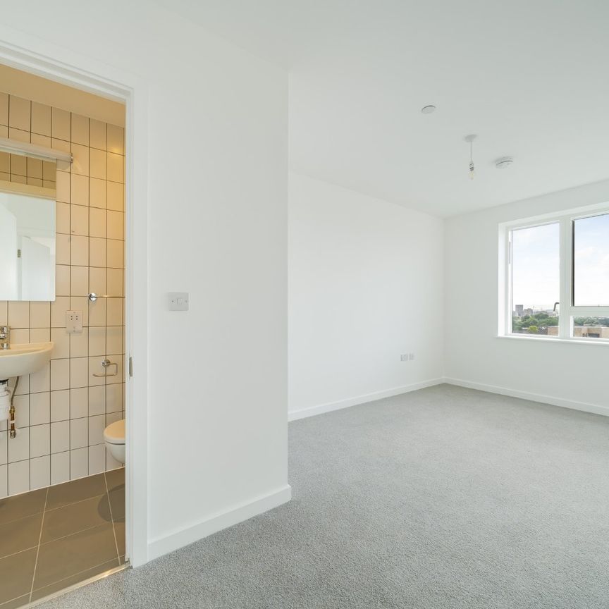 Mast Street, Barking, IG11 - Photo 1
