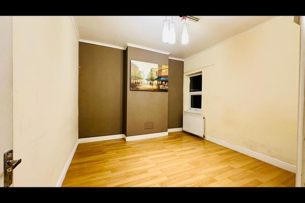 5 Bed Terraced House, Gardner Road, E13 - Photo 1