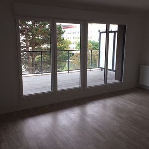 A LOUER F1 AVEC TERRASSE DANS RESIDENCE RECENTE HEROUVILLE ST CLAIR - Photo 2