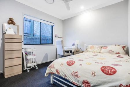 “Ideal Home with Extra Parking!!” - Photo 2