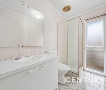 Spacious Family Home Zoned for Highvale Secondary College - Photo 3