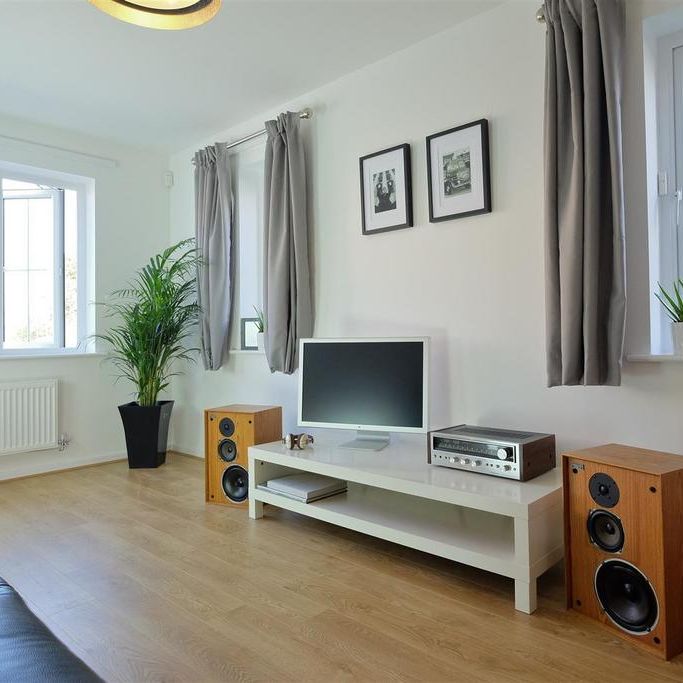 3 bedroom semi-detached house to rent - Photo 1