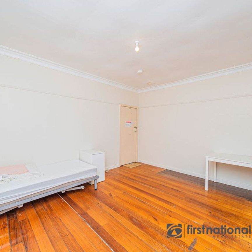 Fully furnished room. 10 minutes walk to Deakin Uni - Photo 1