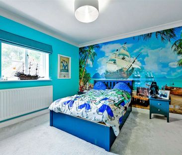 This beautifully presented modern detached home is situated in the ... - Photo 6