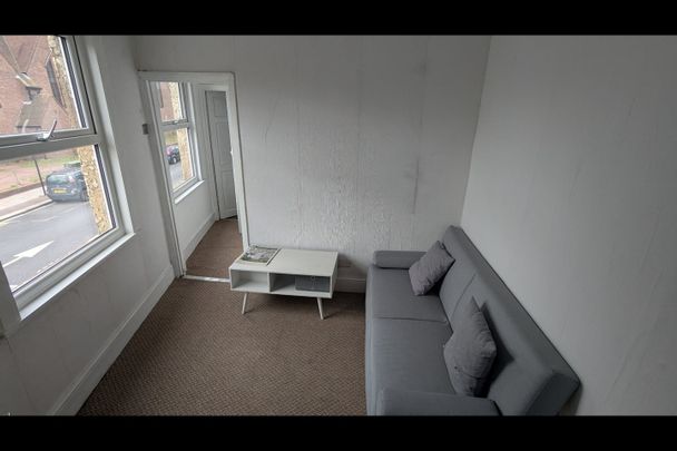 3 Bed Flat, Church Road, E12 - Photo 1