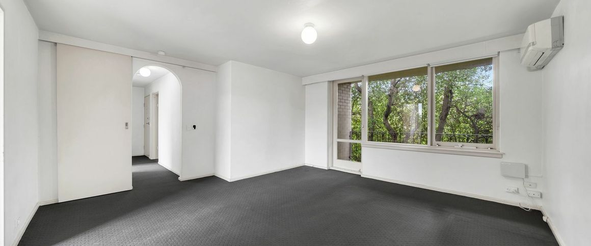 Affordable Sensational Lifestyle Apartment In South Yarra - Photo 1