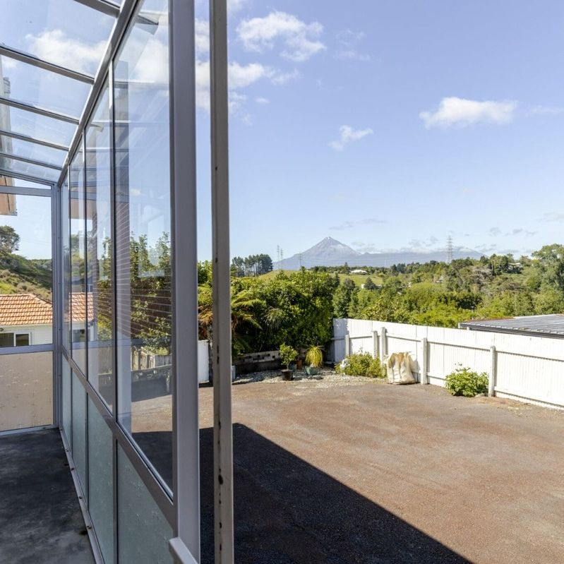 Family Living On Junction - Photo 1