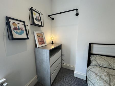 4 bedroom terraced house to rent - Photo 5