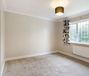 4 bedroom detached house to rent - Photo 2