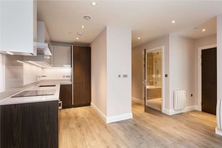 Modern one bedroom apartment in a unique development at the edge of the Pantiles - Photo 5