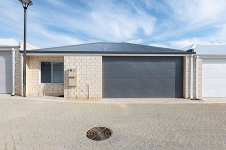 STUNNING 3 x 2 HOME - Photo 4