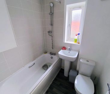 3 bedroom end of terrace house to rent - Photo 5