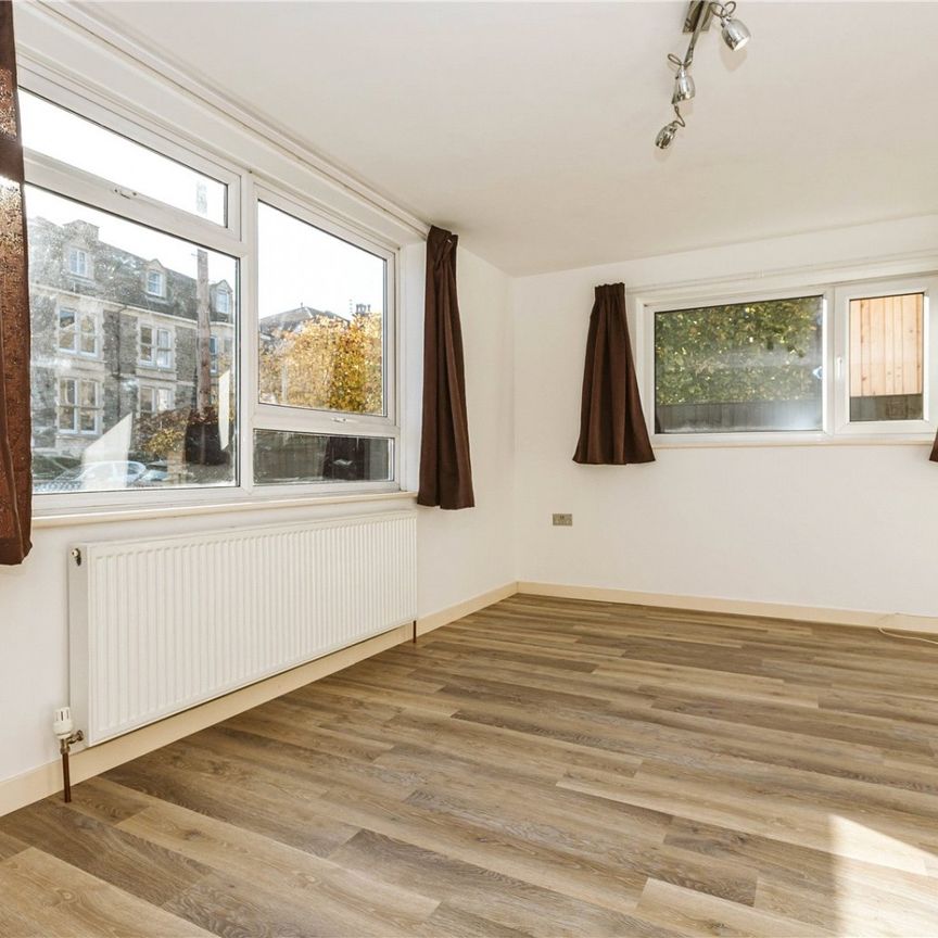 Iddesleigh Road, - Photo 1