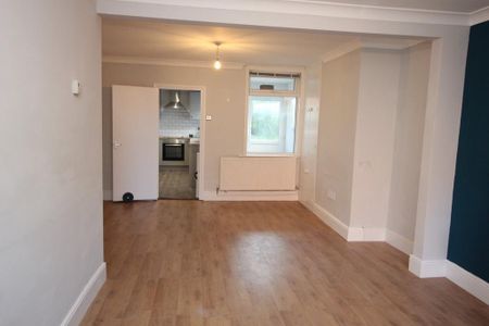 2 bedroom terraced house to rent - Photo 3