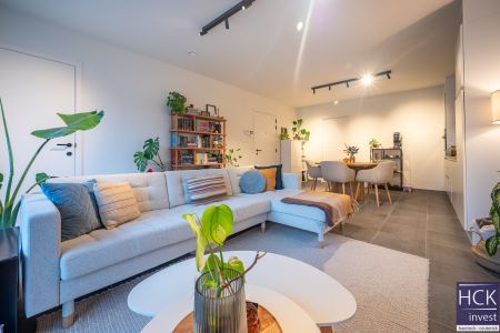 DEINZE - Prachtig nieuwbouwapp. met 2 SLPK, terras én parkeerplaats - Foto 2