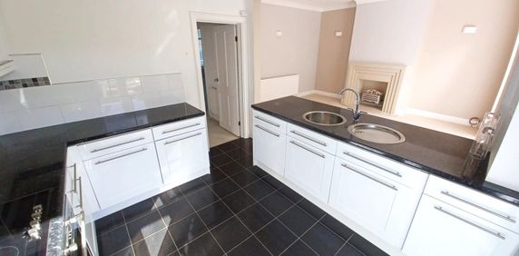 1 bedroom semi-detached house to rent - Photo 2