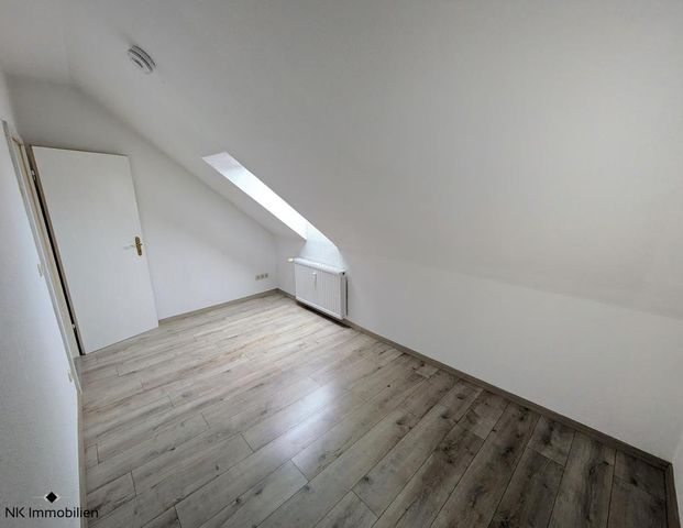 ++ frisch renovierte, neue 3-Raum DG-Wohnung mit Tageslichtbad - einziehen & wohlfühlen ++ - Foto 1