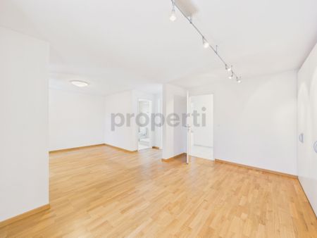 Modern 3.5-room apartment with spacious floor plan and sunny outdoor area in Utzigen - Foto 4