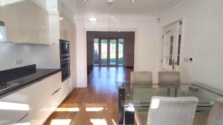 4 bed end terrace to rent - Photo 2