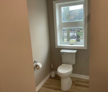 For Lease - 3976 Portage Road, Niagara Falls, Ontario - Photo 4