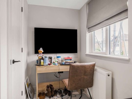 Douglas Road Room 7 - Photo 1