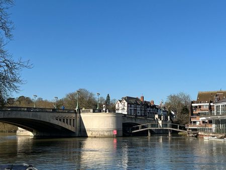 5 Bed Terraced House, Knighton Close, RG4 - Photo 3
