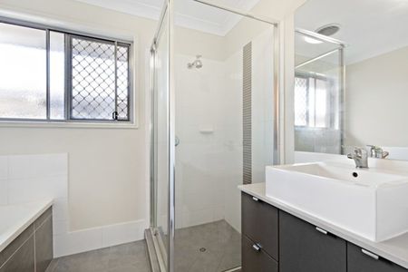 Family Friendly Home In 'Lily Rise Estate' Coomera - Photo 5
