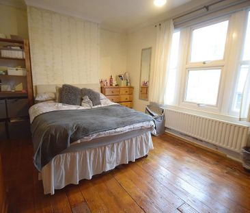 6 bedroom semi-detached house to rent - Photo 6