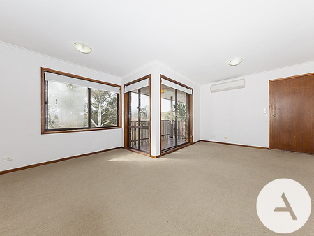 27 Rowe Pl, Phillip ACT 2606 - Townhouse For Rent | Domain - Photo 2