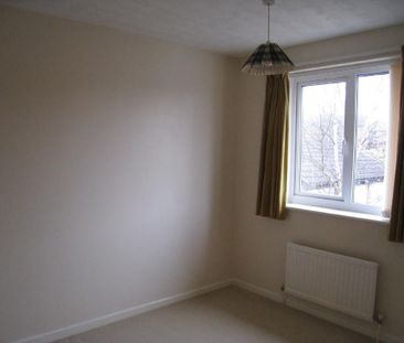 3 bedroom end of terrace house to rent - Photo 4