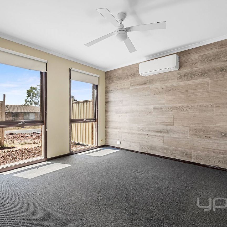 4 Pinnacle Crescent, Brookfield - Photo 1