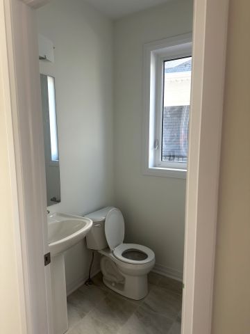 For Lease - 41 Canvas Crescent, Welland, Ontario - Photo 2